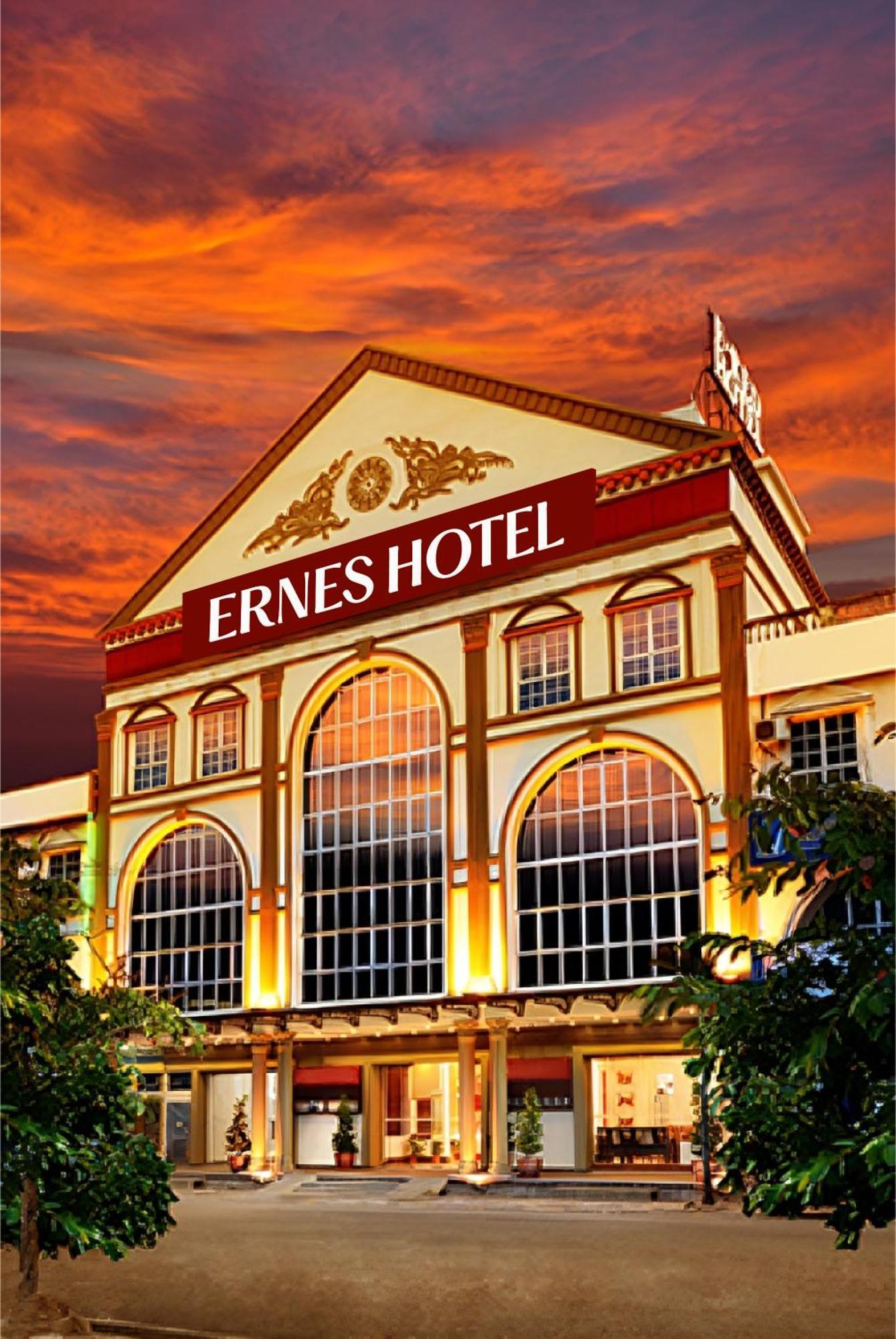 Ernes Hotel Bandar Perda Kampong Permatang Batu Экстерьер фото